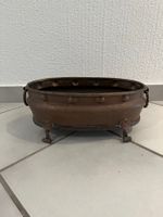 Antike Kupferschale mit Füssen, Griffen und Verzierungen