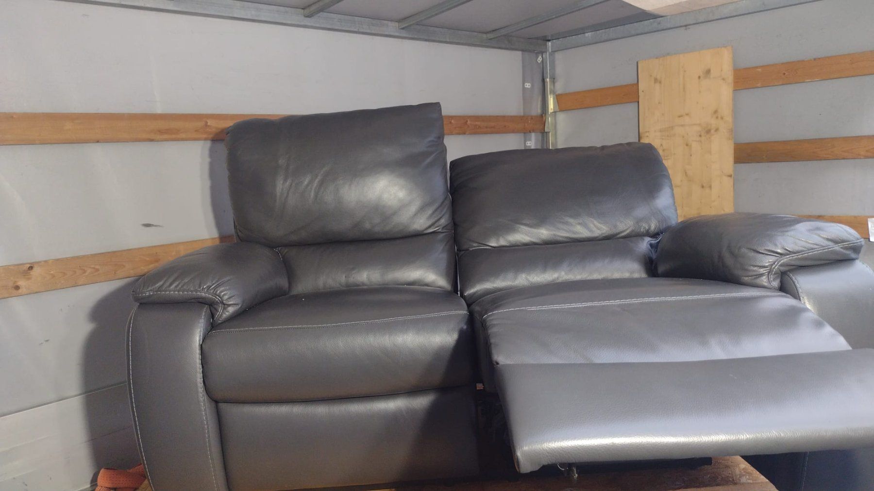 Sofas: 2er Sofa elektrisch – Gebraucht aus Dinhard von Mittelstenweiler 2