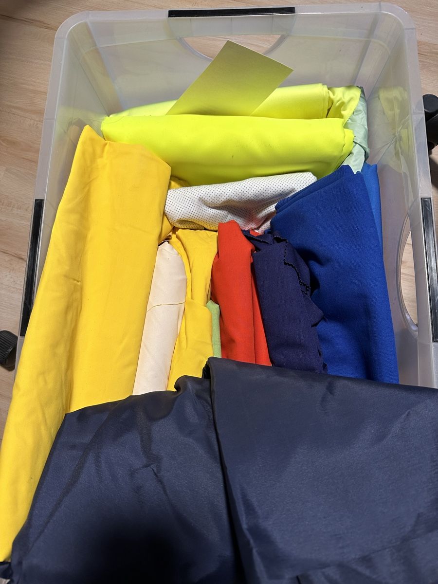 Tessuti: 12 kg Stoffe Meterware Baumwolle Polyester div. – Nuovo (secondo la descrizione) da Berg SG venduto da ES78 1