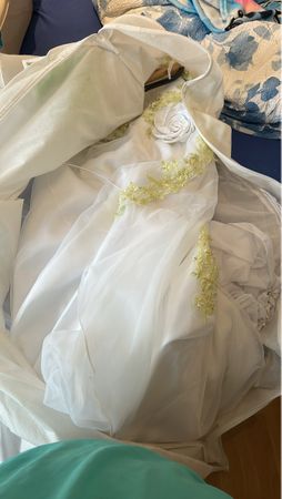 Hochzeitskleid Grösse 46/50 Weiss mit Stickerei & Schleier