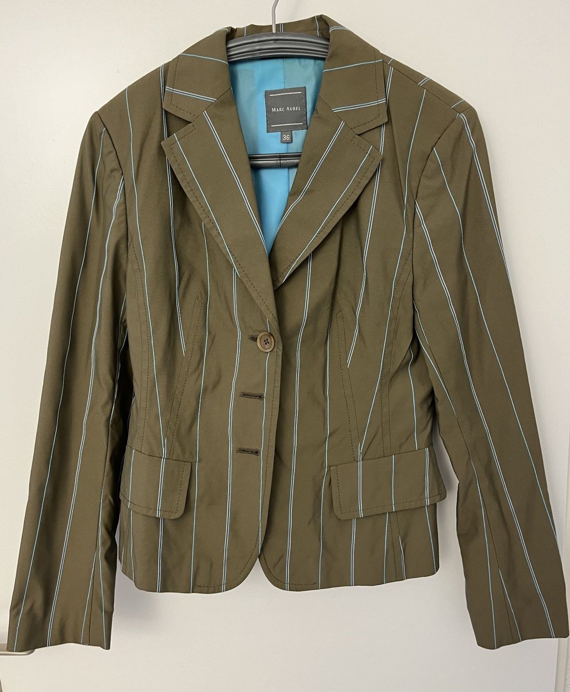 Giacche: Marc Aurel Blazer Jacke, hellblau gestreift, Gr. 36 – Usato da Affoltern am Albis venduto da Blackrhythm 4