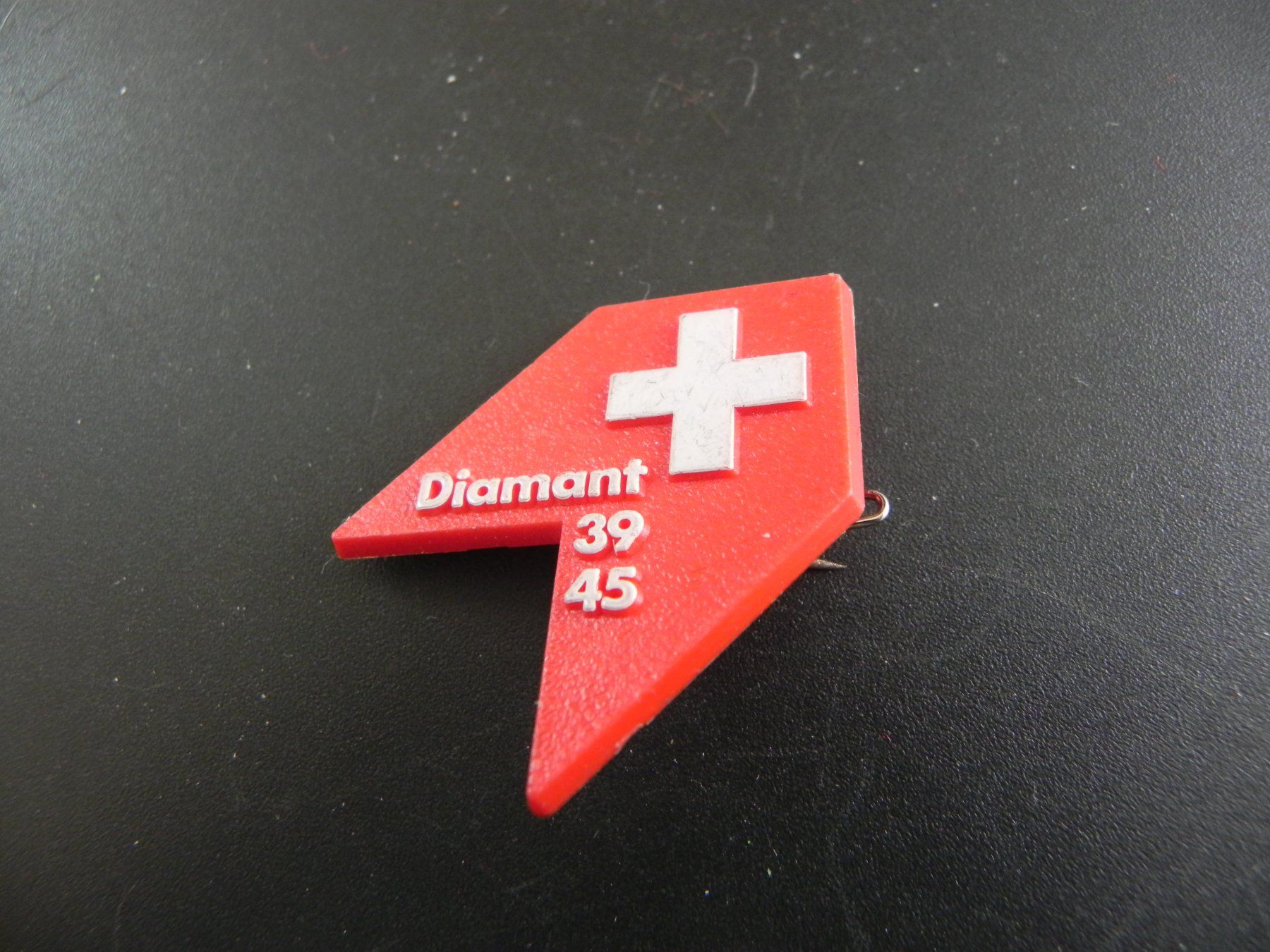 Broschen & Nadeln: Altes Abzeichen - Diamant 39 45 – Gebraucht aus Biel/Bienne von Gogolozi