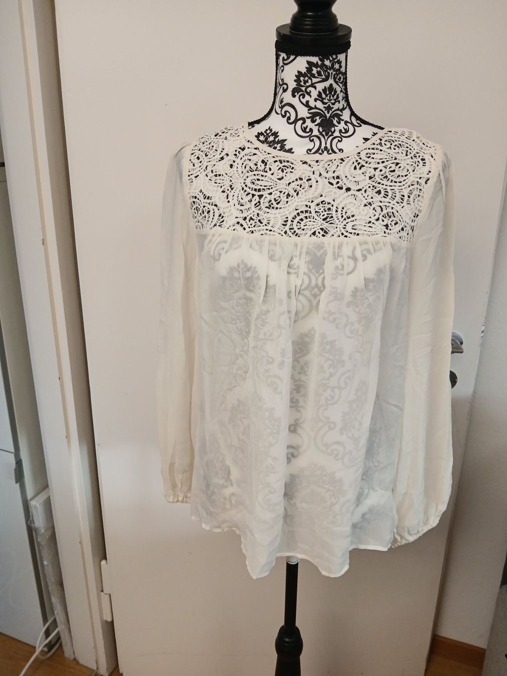 Camicette: Spitzenbluse von HALLHUBER DONNA -Gr. 38, Creme, – Usato da Glattbrugg venduto da fin_66d8