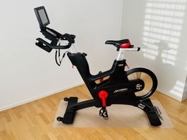Life Fitness IC7 Indoor Bike mit MyRide VX Tablet Konsole