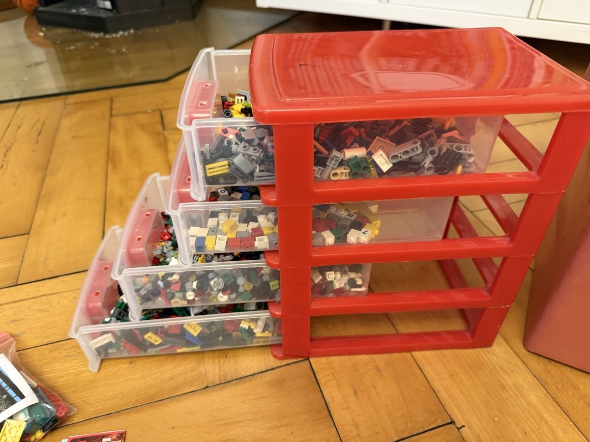 Lego Giocattoli: 12,7 kg Lego – Usato da Zürich venduto da zuerich16 7