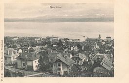 Neuchâtel (NE) Panorama der Stadt und des Sees