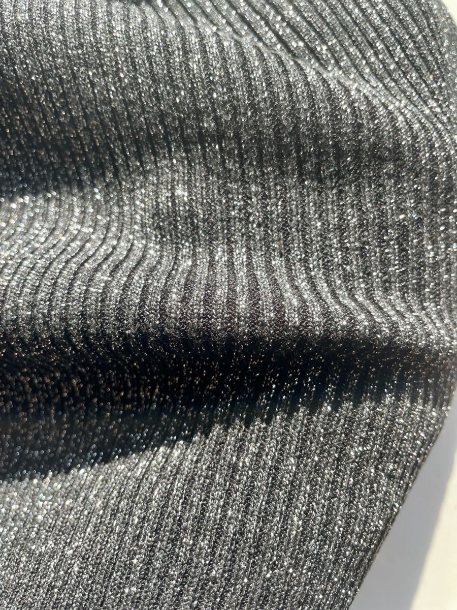 Top: Silbernes-schwarzes Stricktop mit Rollkragen – Usato da Zürich venduto da Christine.R 5