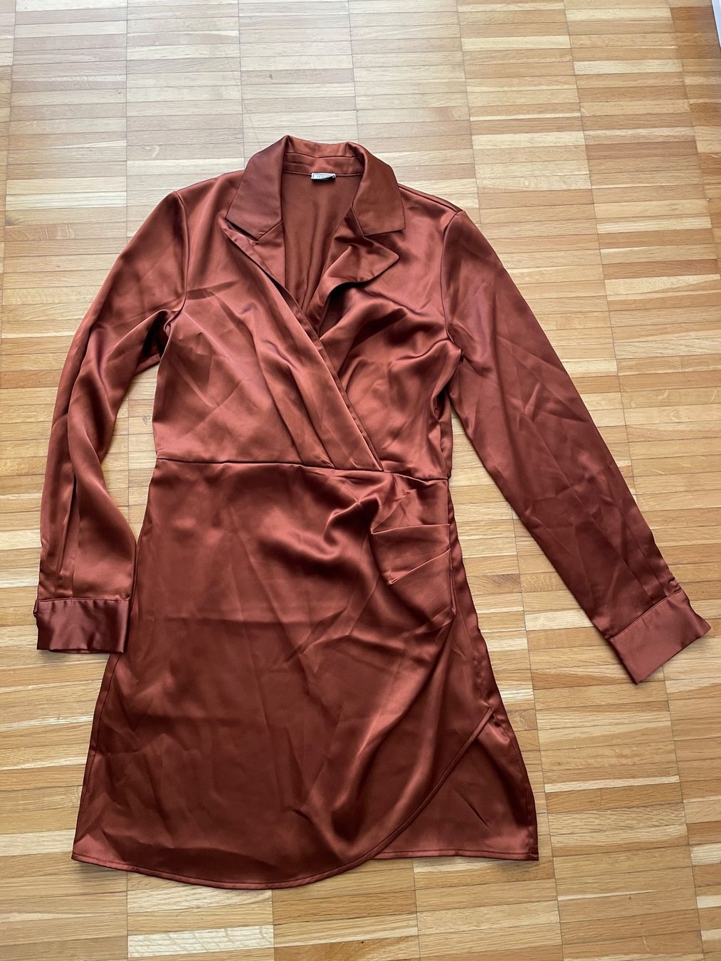 Kleider: glänzendes, elegantes Kleid - rostfarben - EU 40 – Gebraucht aus Neftenbach von Justine76