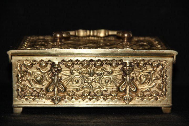 Truhen: Ancien coffret à bijoux en bronze . – Gebraucht aus Praz (Vully) von pikuluka1 6