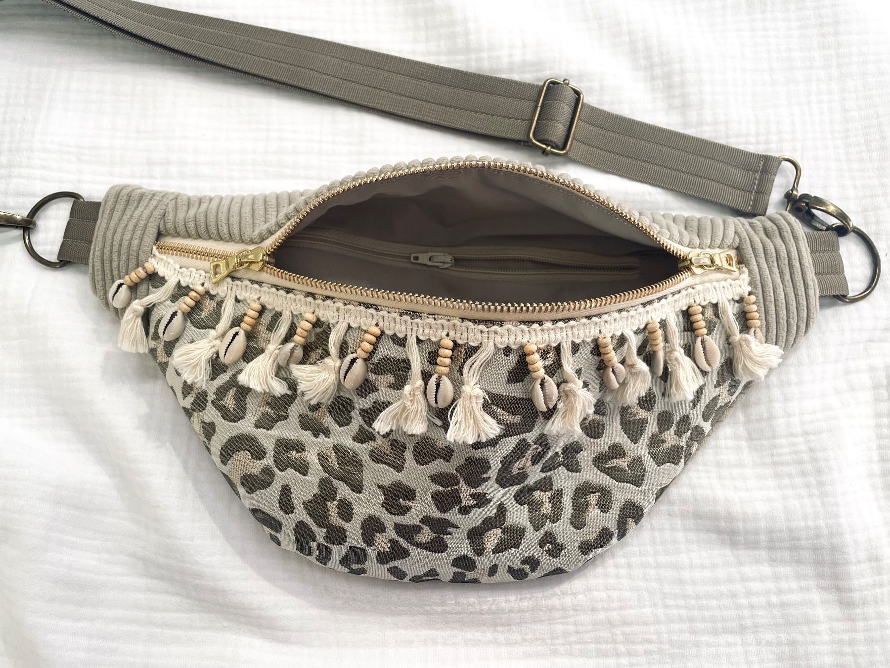 Borse da donna: Swiss Handmade Boho Bauchtasche mit Muscheln – Nuovo e nell'imballaggio originale da Kriens venduto da p_ART_rizia 3