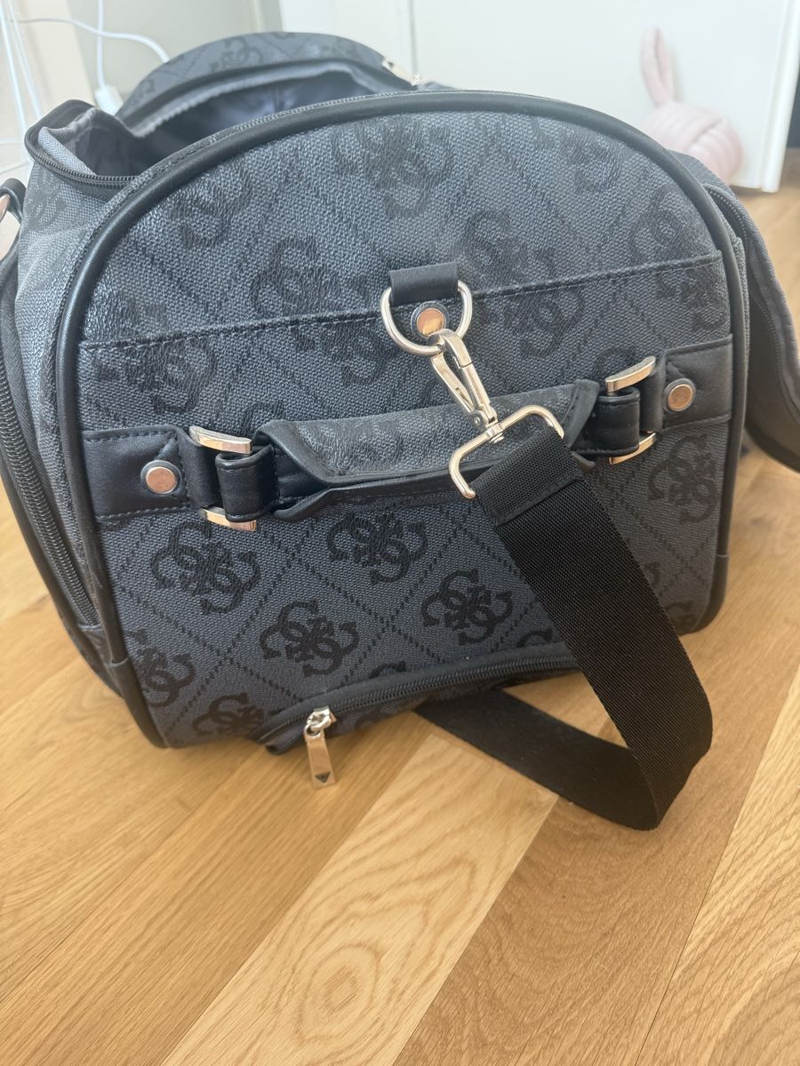 Valigie: Guess Reisetasche mit Rollen – Usato da Winterthur venduto da spaccafunnu86 3