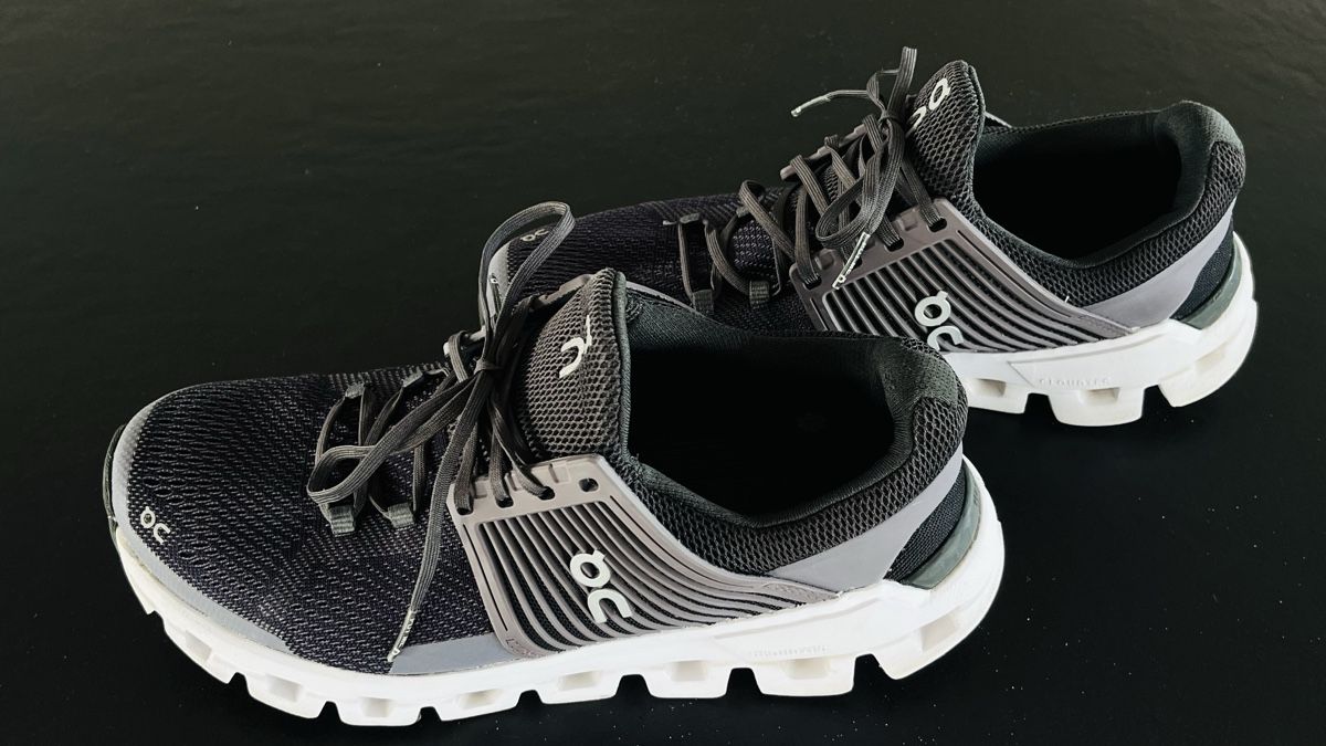 On Scarpe da donna: On Schuhe Anthrazit mit weisser Sohle 38.5 – Usato da Merenschwand venduto da katerchen01 5