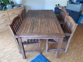 Gartenmöbel-Set (Tisch und Stühle) aus Massivholz