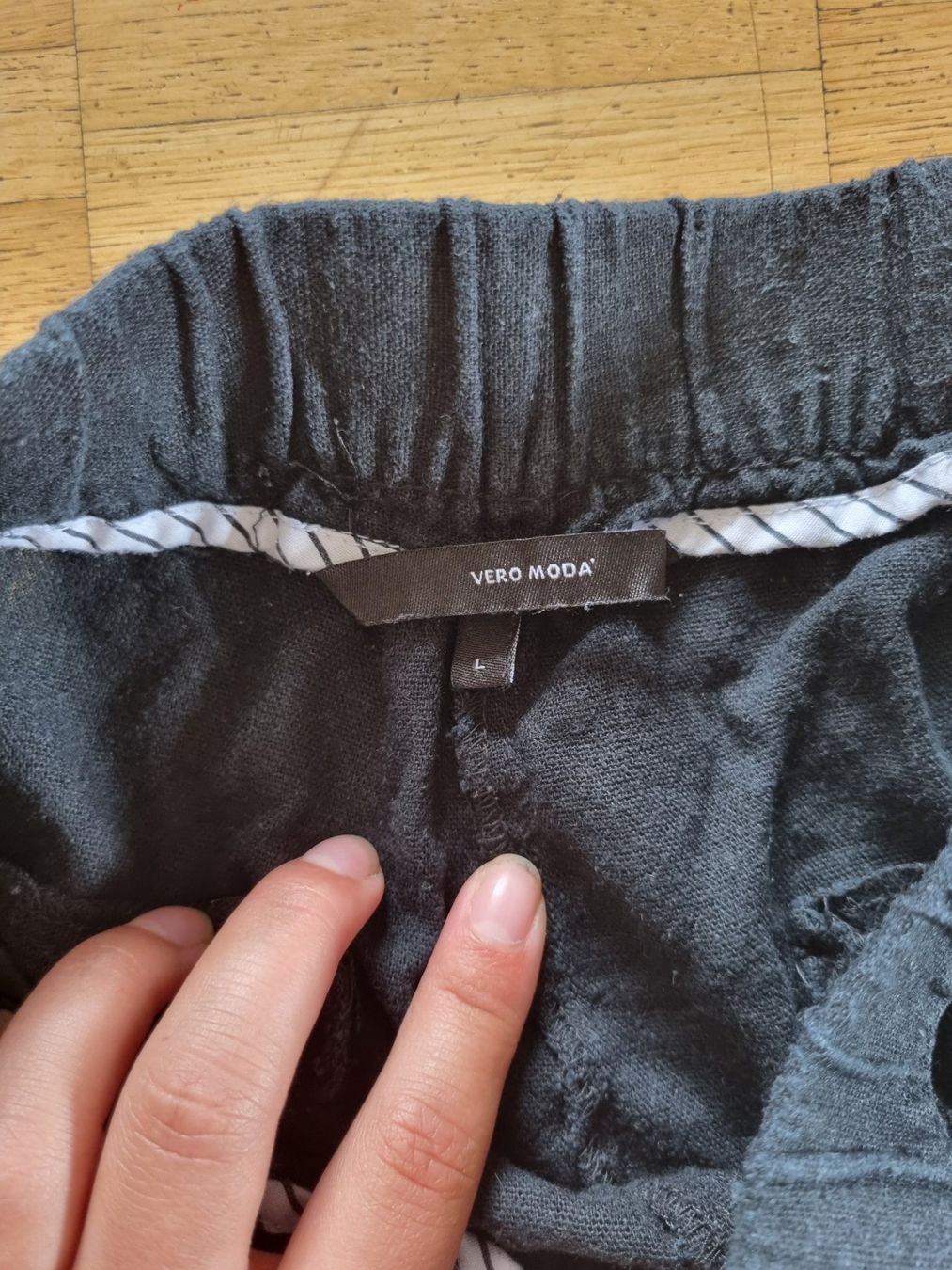 Vero Moda Pantaloni: Cute Summer Shorts black – Usato da Rüti ZH venduto da irima_vanya 2