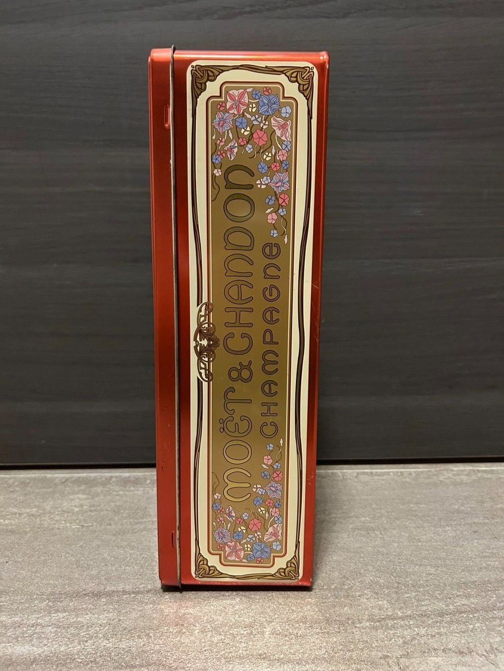 Moet Spirituosen: Moët Chandon Champagne Box – Gebraucht aus Lausanne von Retro-geek 1