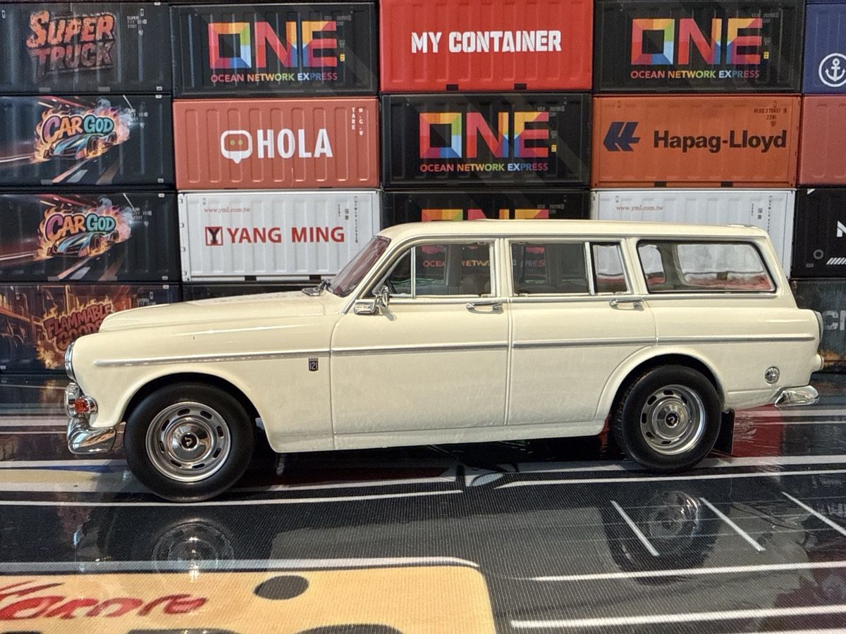 Volvo Modellini d'auto:  Volvo Kombi 1:18  – Nuovo (secondo la descrizione) da Basel venduto da Zomeg