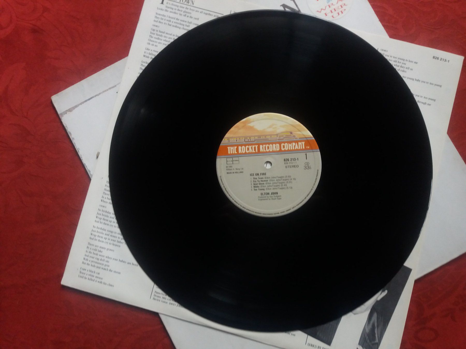 Dischi in vinile: LP (Elton John) Ice on Fire – Usato da Meyrin venduto da toutatis 3