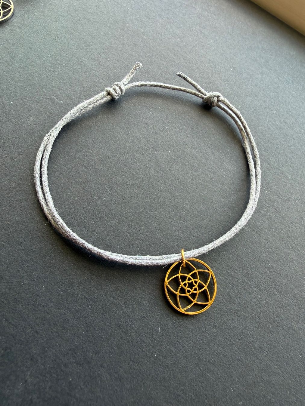 Bracciali & Braccialetti: Bracelet cordon réglable – Nuovo e nell'imballaggio originale da Le Noirmont venduto da Fanny_