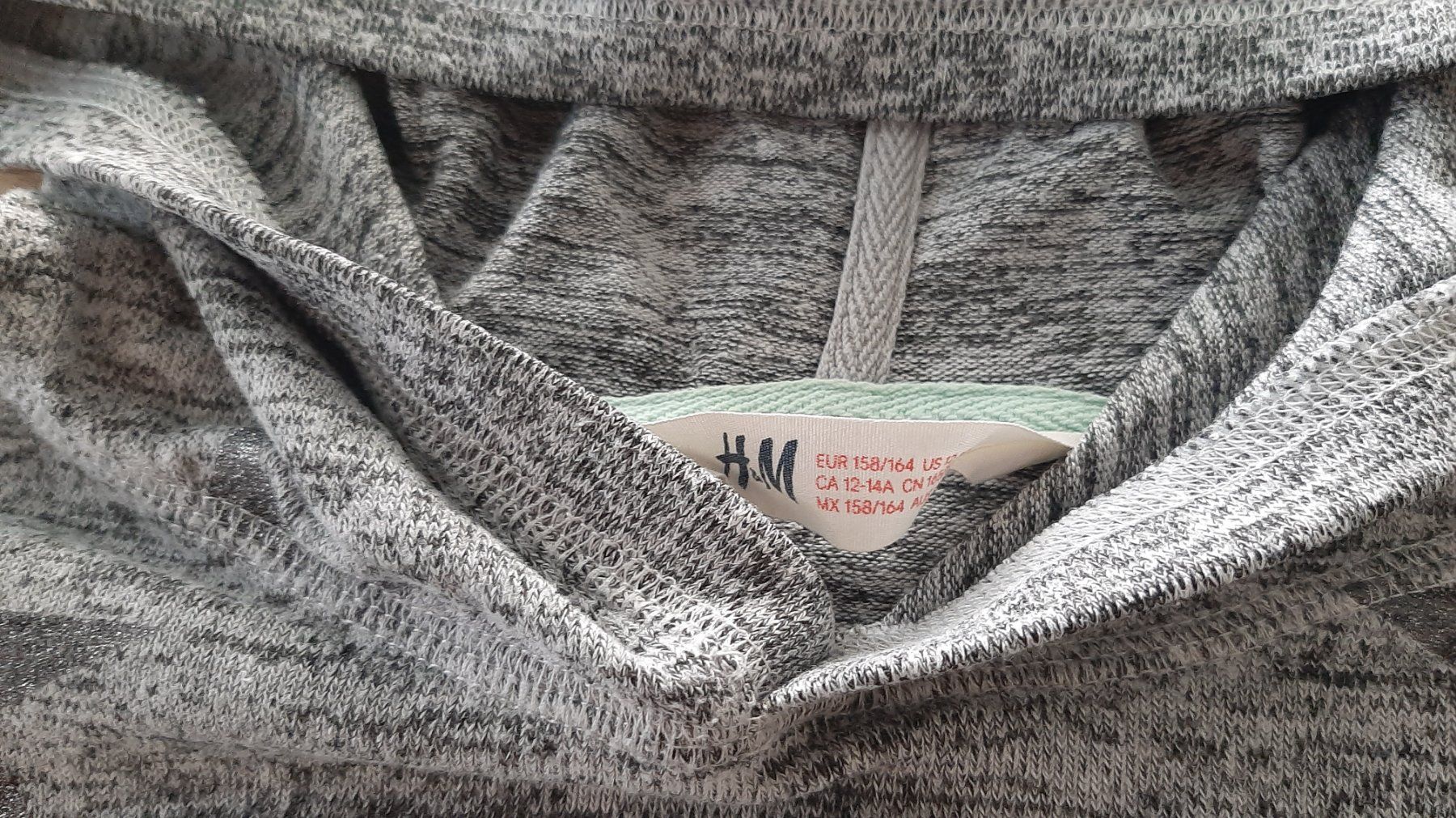 H&M Maglioni & Felpe: Kapuzenpullover Sterne Grösse 158/164 – Usato da Dübendorf venduto da Luuuusmeitli12 1