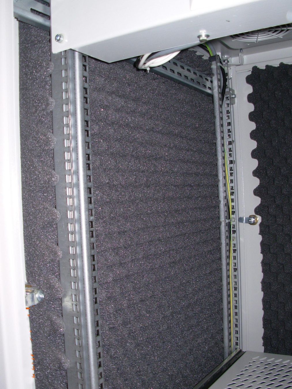 Racks & Cavalletti: RACK 19" 44HE PER STUDIO AUDIO-VIDEO, SERVER, INSONORIZZATO – Nuovo e nell'imballaggio originale da Porza venduto da alba55 8
