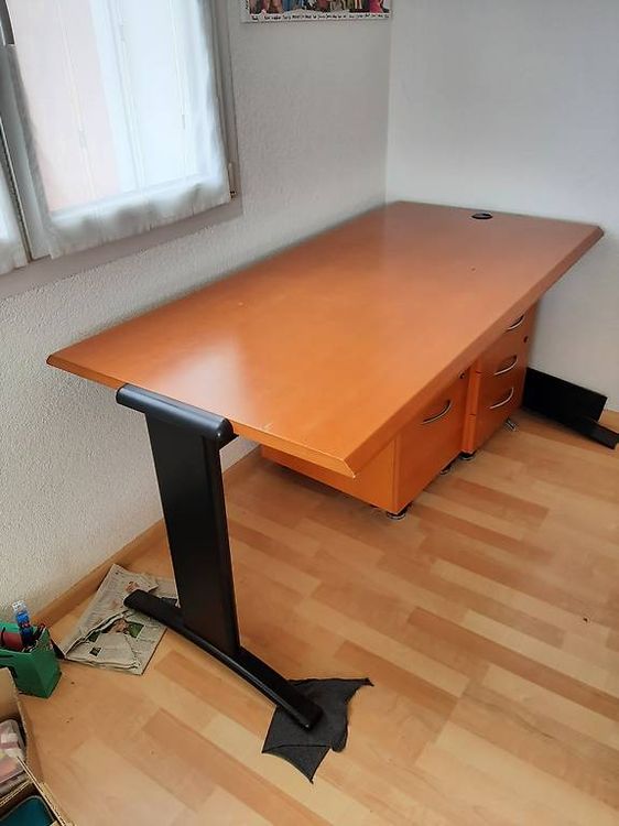 Scrivanie: Schreibtisch, Pult mit Korpus – Usato da Gams venduto da sir_rl5q