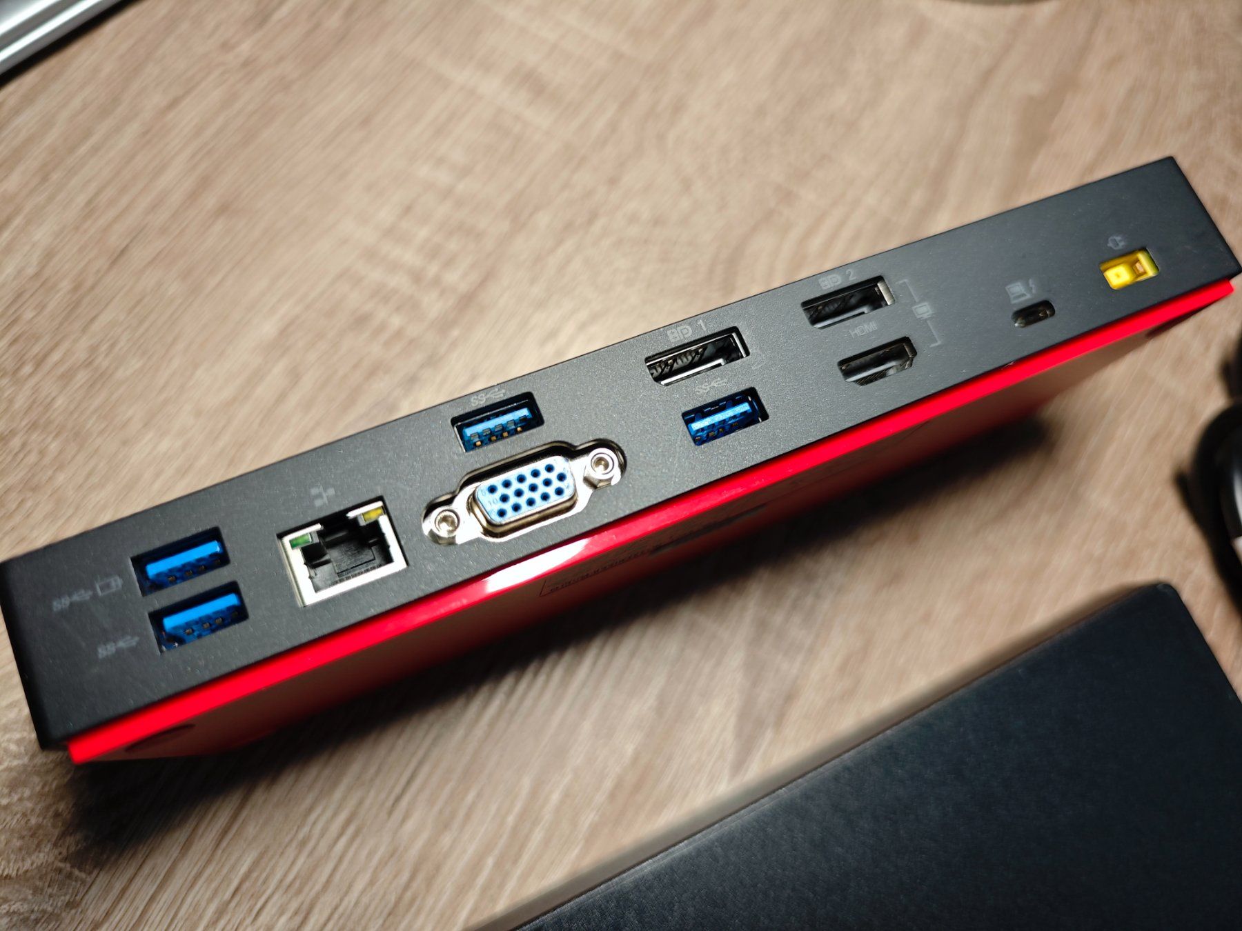 Lenovo Docking station: ThinkPad Thunderbolt 3 Workstation Dock - 1a Generazione – Usato da Intragna venduto da Dekino