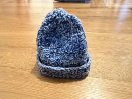 Handgestrickte blaue Babymütze - Warm für den Winter
