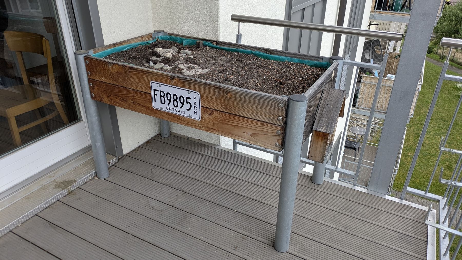 Coffres de rangement: Hochbeet mit Erde - Gratis – D'occasion à Spiez par Emil.G.Georgiev