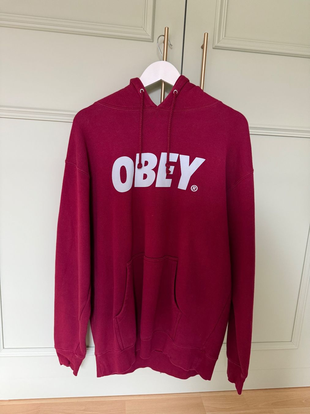 Obey Maglioni & Felpe: OBEY (Kapuzen)Pullover/Hoodie bordeaux-rot – Usato da Uettligen venduto da Leoniexx