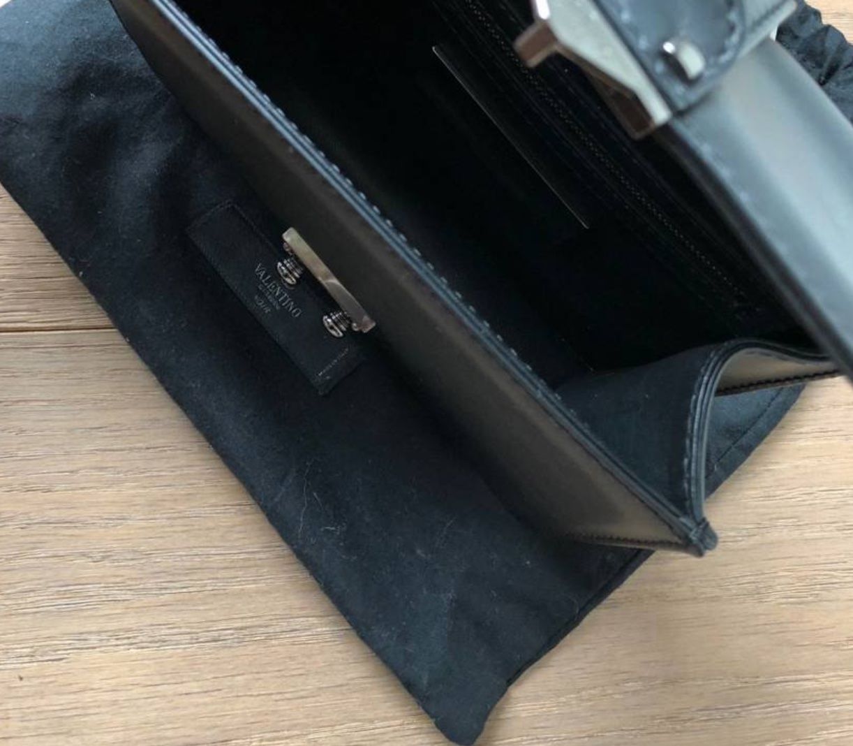 Valentino Taschen für Damen: Valentino Garavani Small Lock Noir – Neu (gemäss Beschreibung) aus Kilchberg ZH von ellie. 3