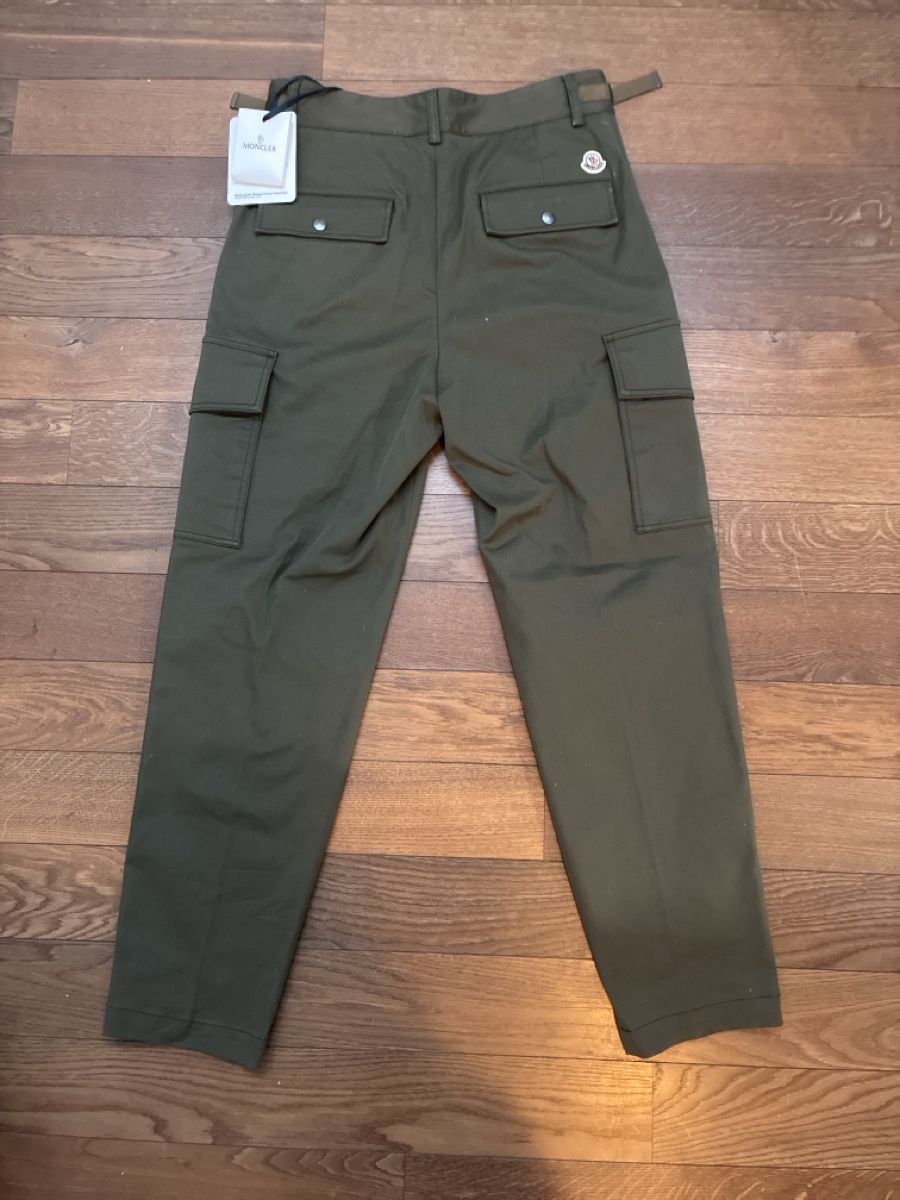 Moncler Pantaloni: Moncler Cotton Gabardine Cargo Trousers – Nuovo (secondo la descrizione) da Muri b. Bern venduto da t29_f8y7 2