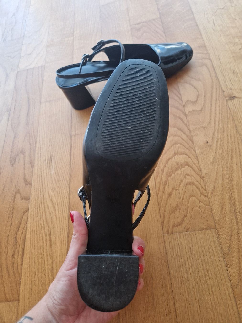 Mango Damenschuhe: Glänzende Schuhe mit Absatz von Mango, Gr. 39 – Gebraucht aus Fislisbach von mgr_yy8b 2