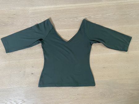 Neuwertiges dunkelgrünes Langarm Shirt Marke Kookai Gr 1