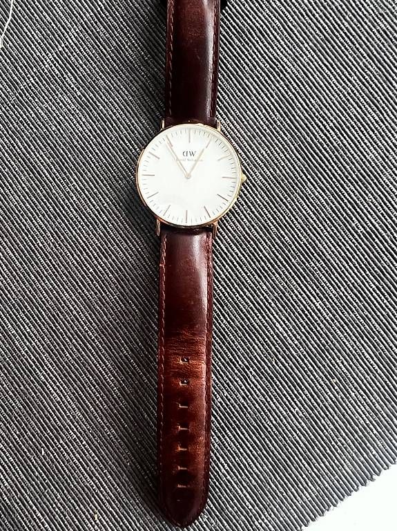Daniel Wellington Montres: Damen Uhr – D'occasion à Rüfenacht BE par Sunneblueme999 1