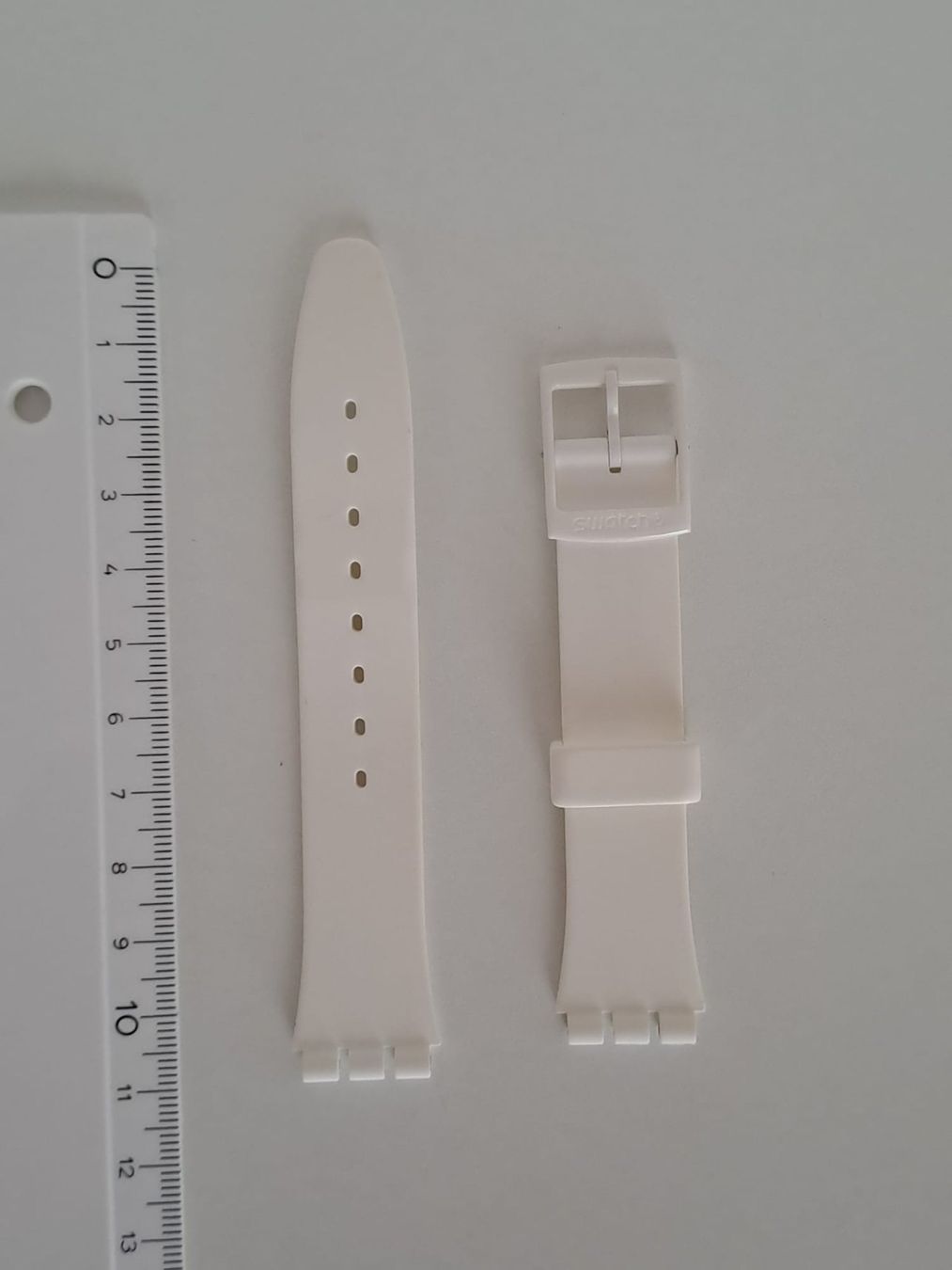 Swatch Bracelets: Swatch Armband - Silkon - Weiss - 17 mm – D'occasion à Schaffhausen par lucaalessandro 2