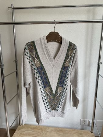 Pullover mit V-Kragen