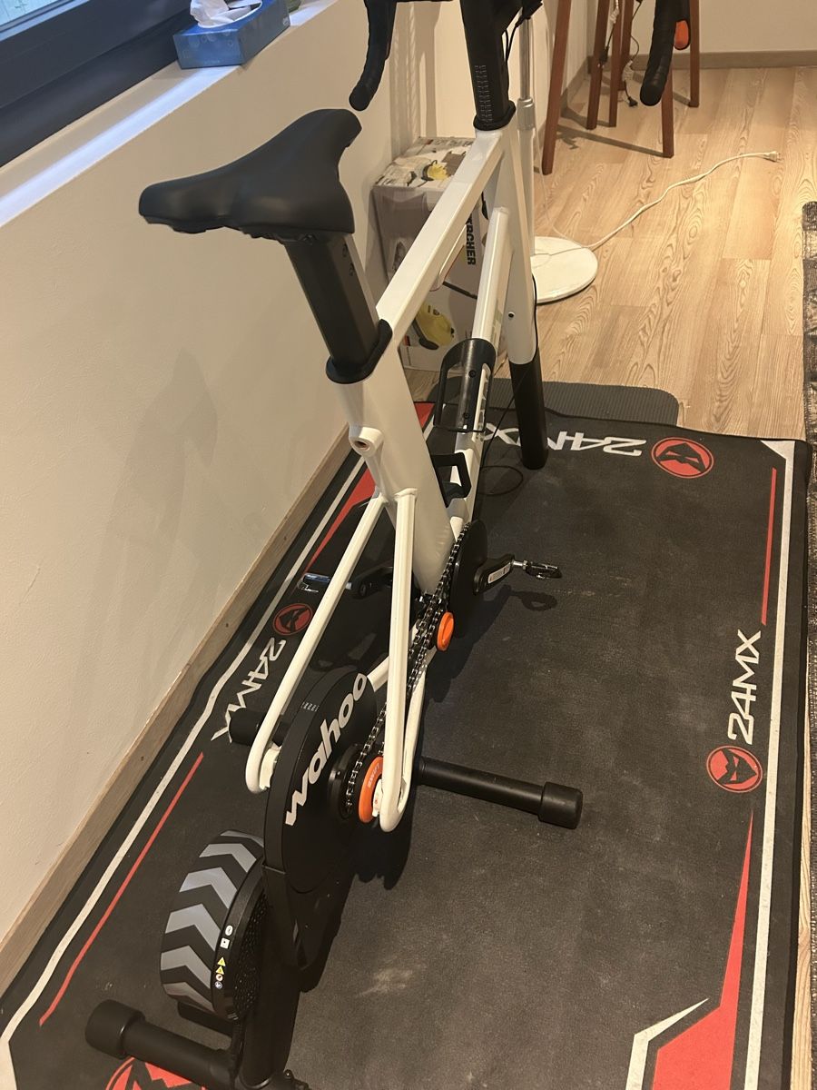 Zwift Hometrainer: Wahoo Kick Core avec Zwift smart frame bike – Nuovo (secondo la descrizione) da Chambésy venduto da gverley 1
