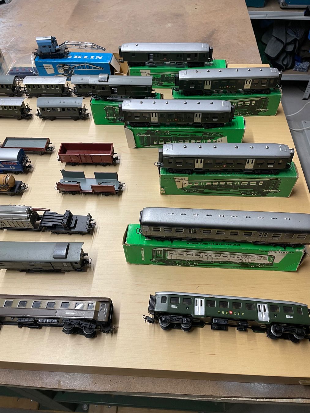 Märklin Modellini di ferrovie: Modelleisenbahn Märklin H0 – Usato da Studen BE venduto da Hemi6.4 4