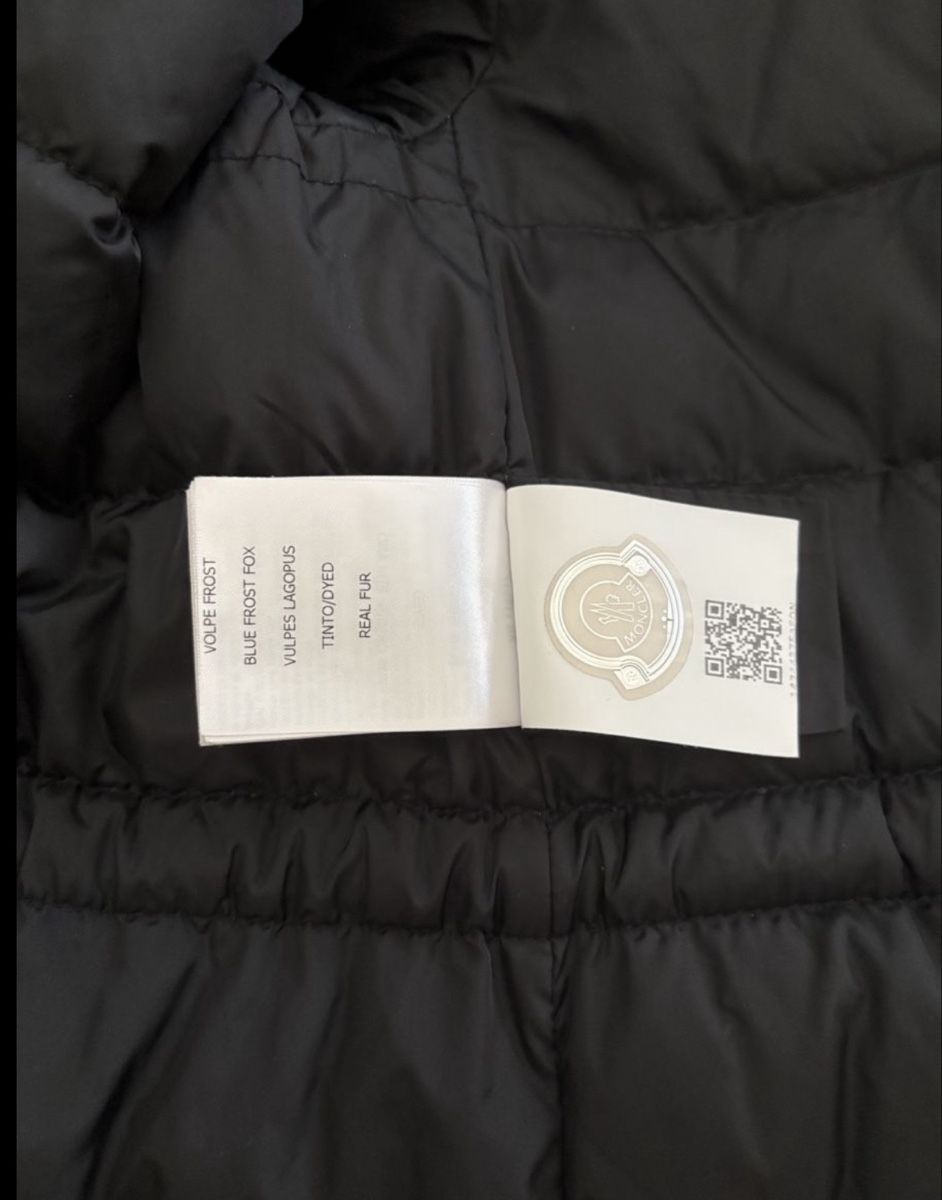 Moncler Jacken: Moncler Red Winterjacke mit Pelzkappe, Größe 1 – Gebraucht aus Zollikerberg von Chita440 4