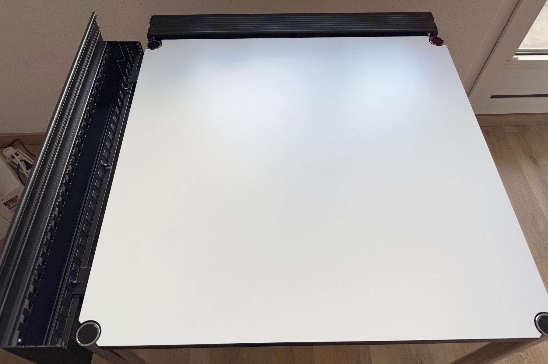 USM Scrivanie: Schreibtisch Haller USM - 75 x 75 cm – Usato da Samedan venduto da Gischpel25 5