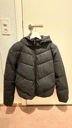 Puffer Jacke schwarz mit Kapuze von JDY