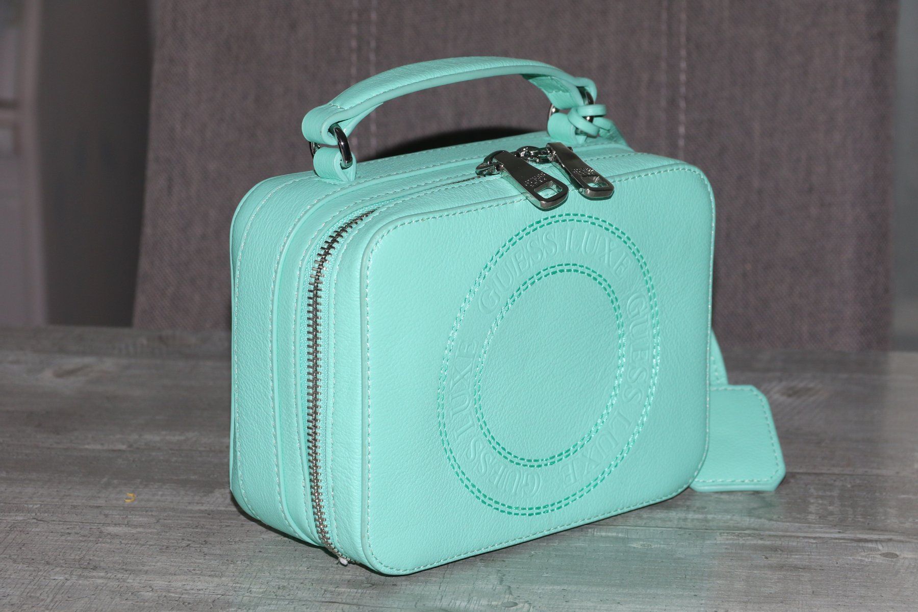 Guess Borse da donna: Neue hübsche GUESS Tasche – Nuovo e nell'imballaggio originale da Oberwil-Lieli venduto da Svetlana28 7