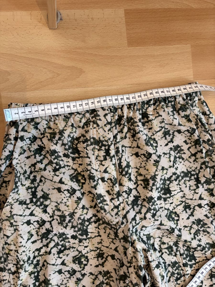 Nanushka Pantaloni: Nanushka Hose aus Seide – Usato da Zürich venduto da sher_locked 6