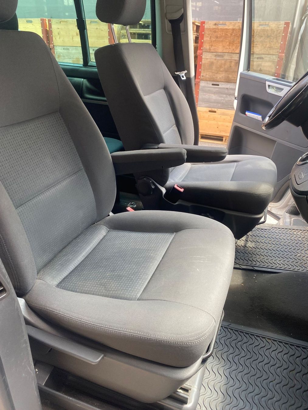 VW Automobili: VW T5 automatique - 2004 - Diesel – Usato da Biel/Bienne venduto da FDominguezM 8