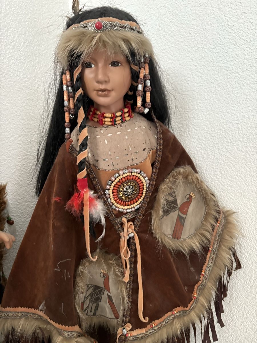 Poupées: Schöne Indianerpuppe mit Federschmuck – Neuf (Voir description) à Wittnau par Mohrli0 1