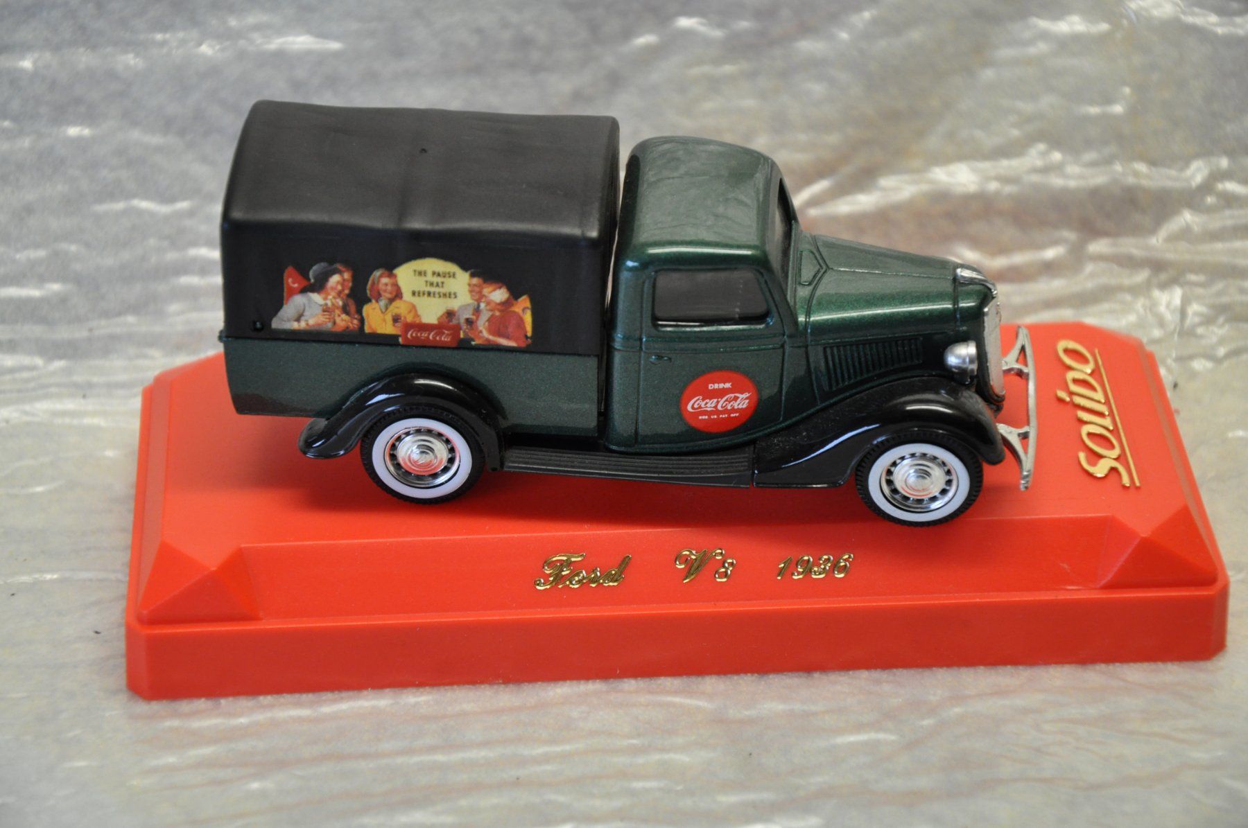 Solido Modellini d'auto: Ford Coca-Cola – Nuovo e nell'imballaggio originale da Ebnat-Kappel venduto da Aallerlei 1