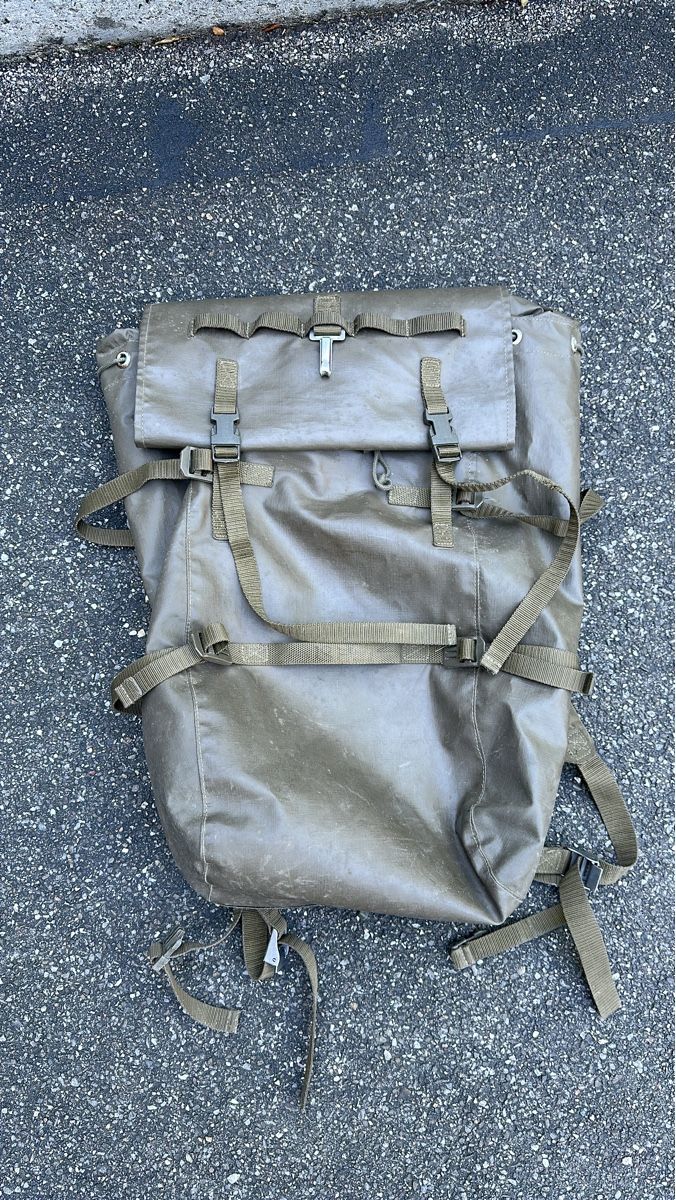 Schweizer Armee Zaini: Original Schweizer Armee Rucksack – Usato da ipsach venduto da ironflo