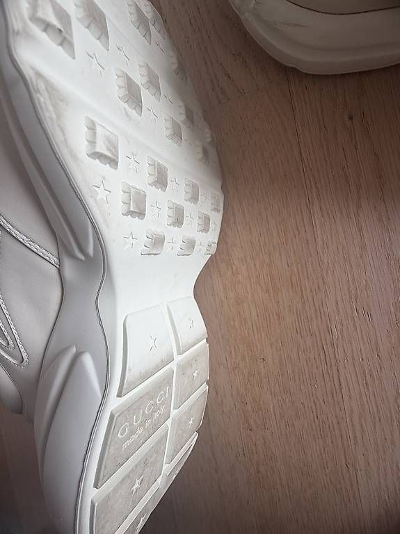 Gucci Scarpe da donna: Gucci Sneaker Gr.38,5 – Usato da Schaffhausen venduto da Nathalia33 3