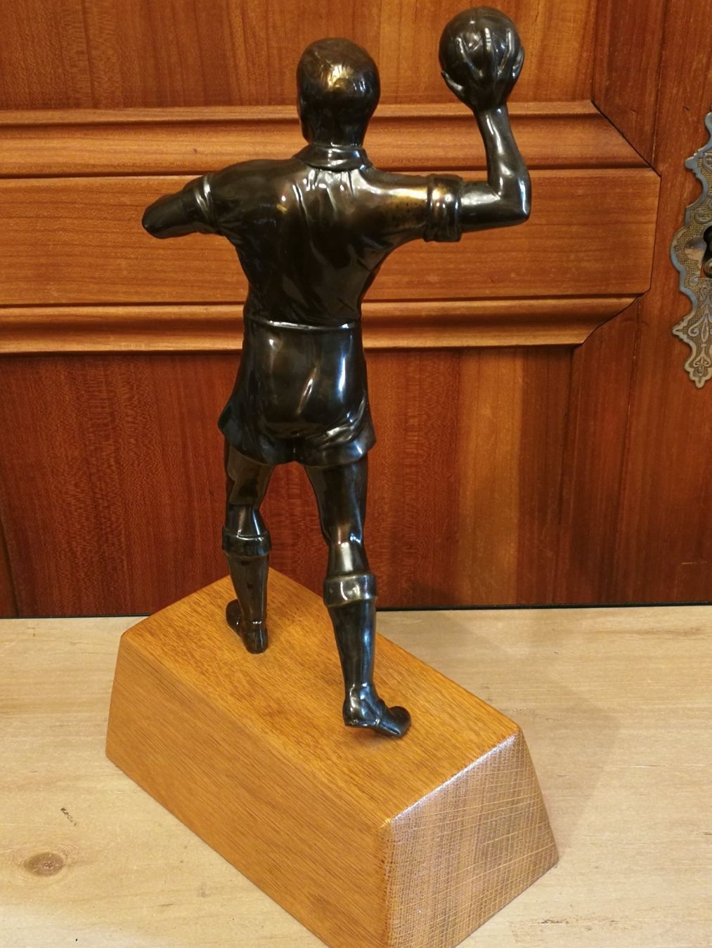 Statuette: Bronzefigur werfender Handballer – Usato da Wagenhausen venduto da Simbad 3