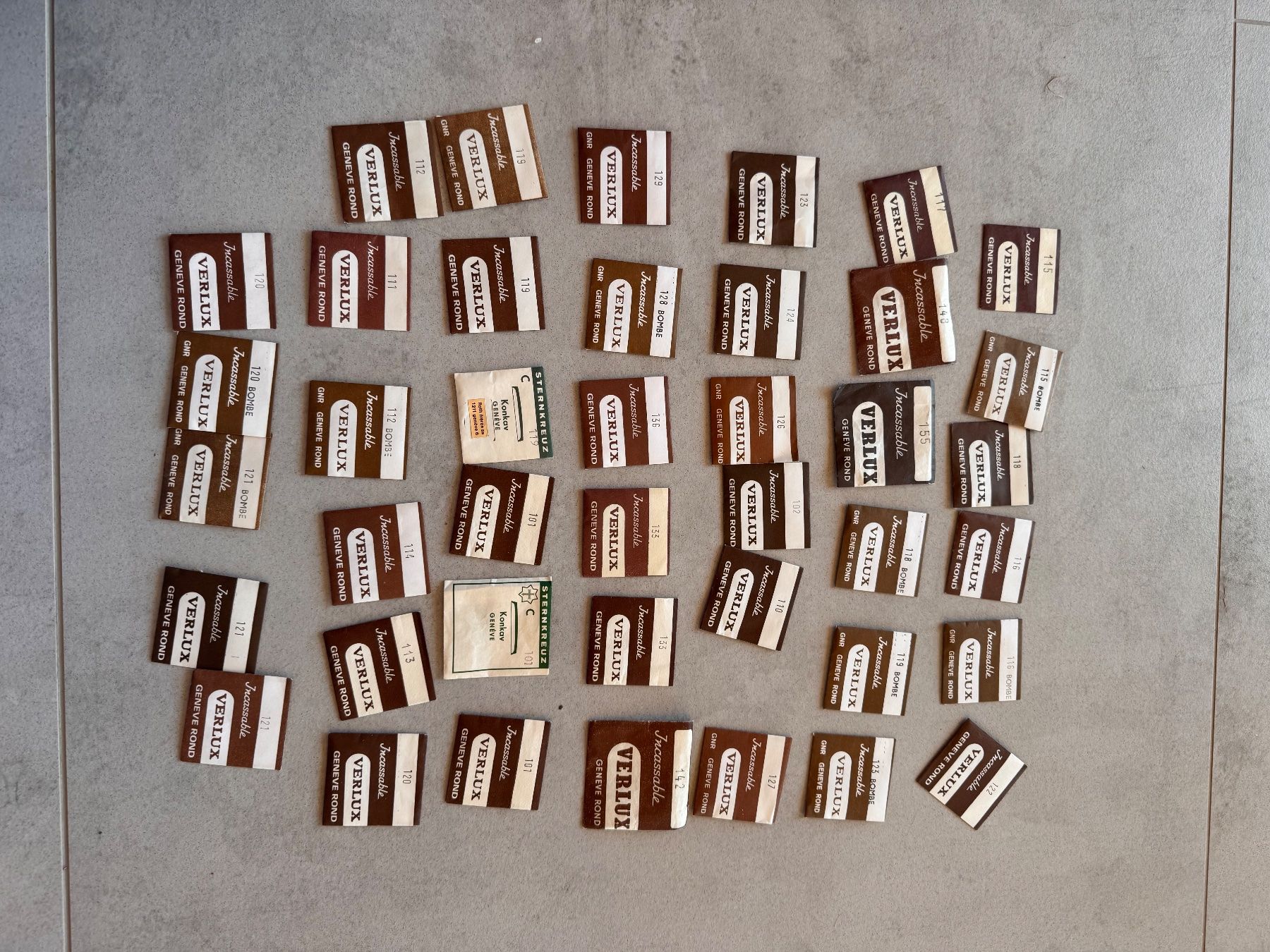 Orologi: Watchmaker lot 40 crystal small sizes – Nuovo (secondo la descrizione) da Arzier-Le Muids venduto da Avanna 1